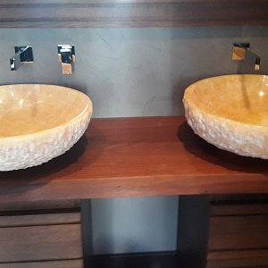 Раковины из Оникса