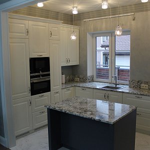 Столешница кухня гранит Блю Флауэр