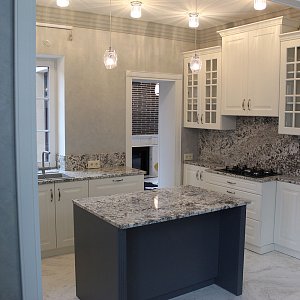 Столешница кухня гранит Блю Флауэр