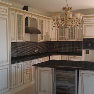 Столешница на кухне гранит Абсолют блек полированный