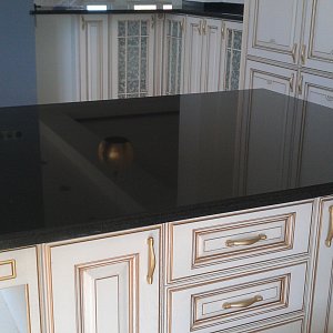 Столешница для острова на кухню материал гранит Абсоют блек