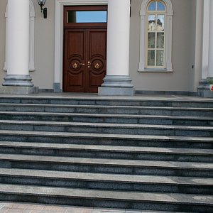 Лестница гранит Сезам Блек